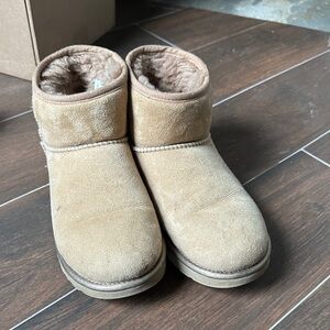UGG Cozy Faux-Shearling Ankle Boots - Tan